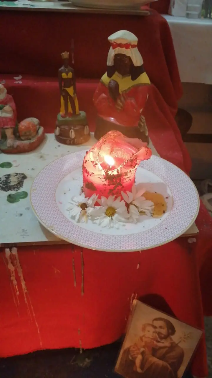 Altar con velas